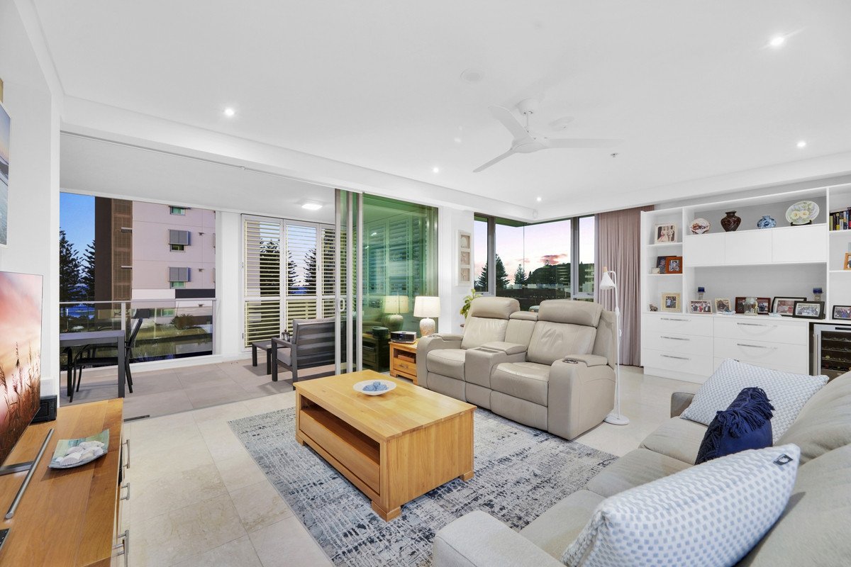 7/106 The Esplanade Burleigh Heads 20