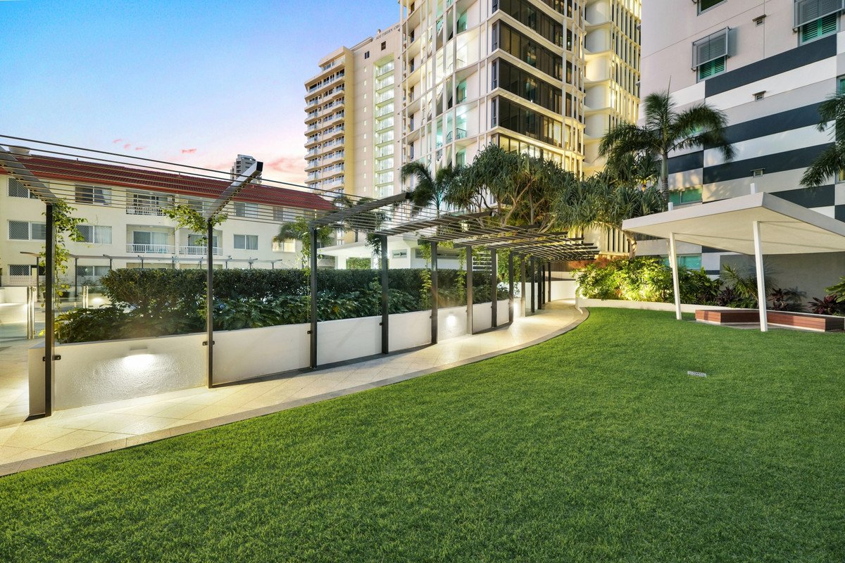 7/106 The Esplanade Burleigh Heads 29