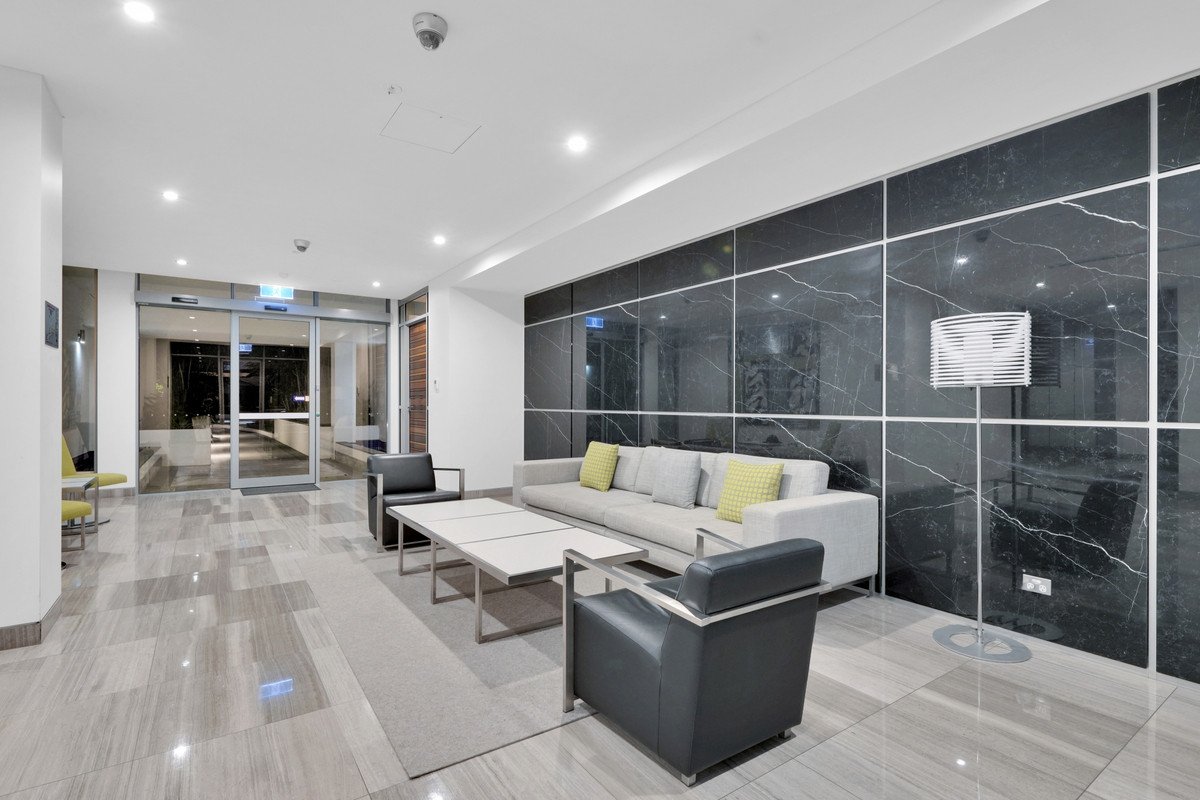 7/106 The Esplanade Burleigh Heads 30