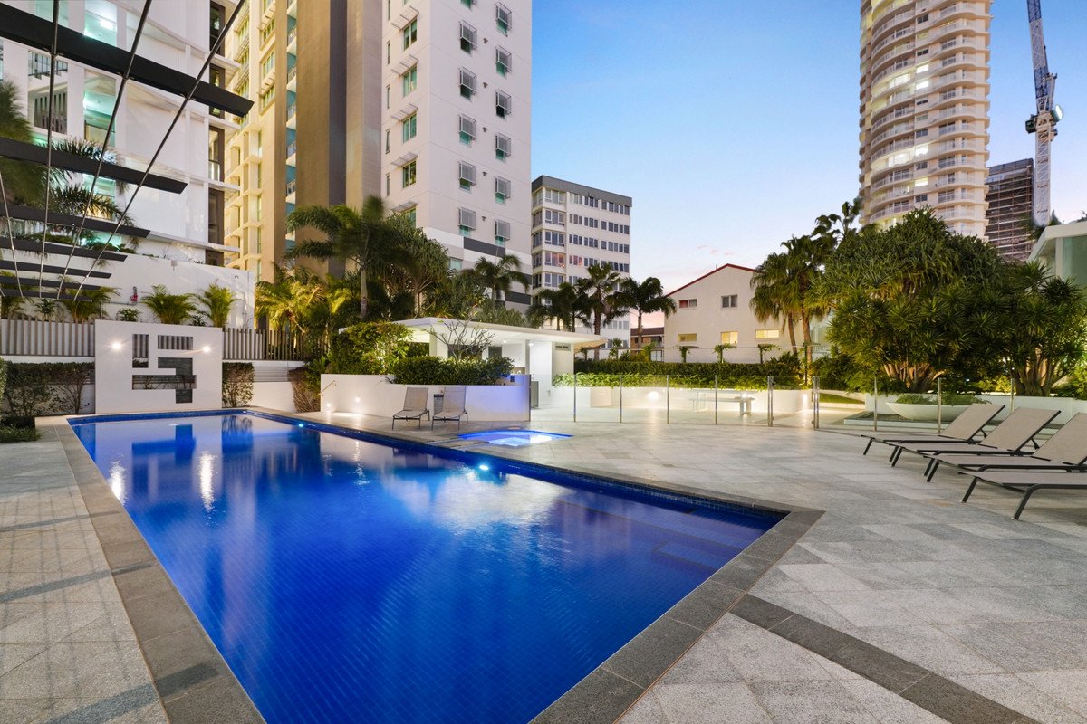 7/106 The Esplanade Burleigh Heads 32