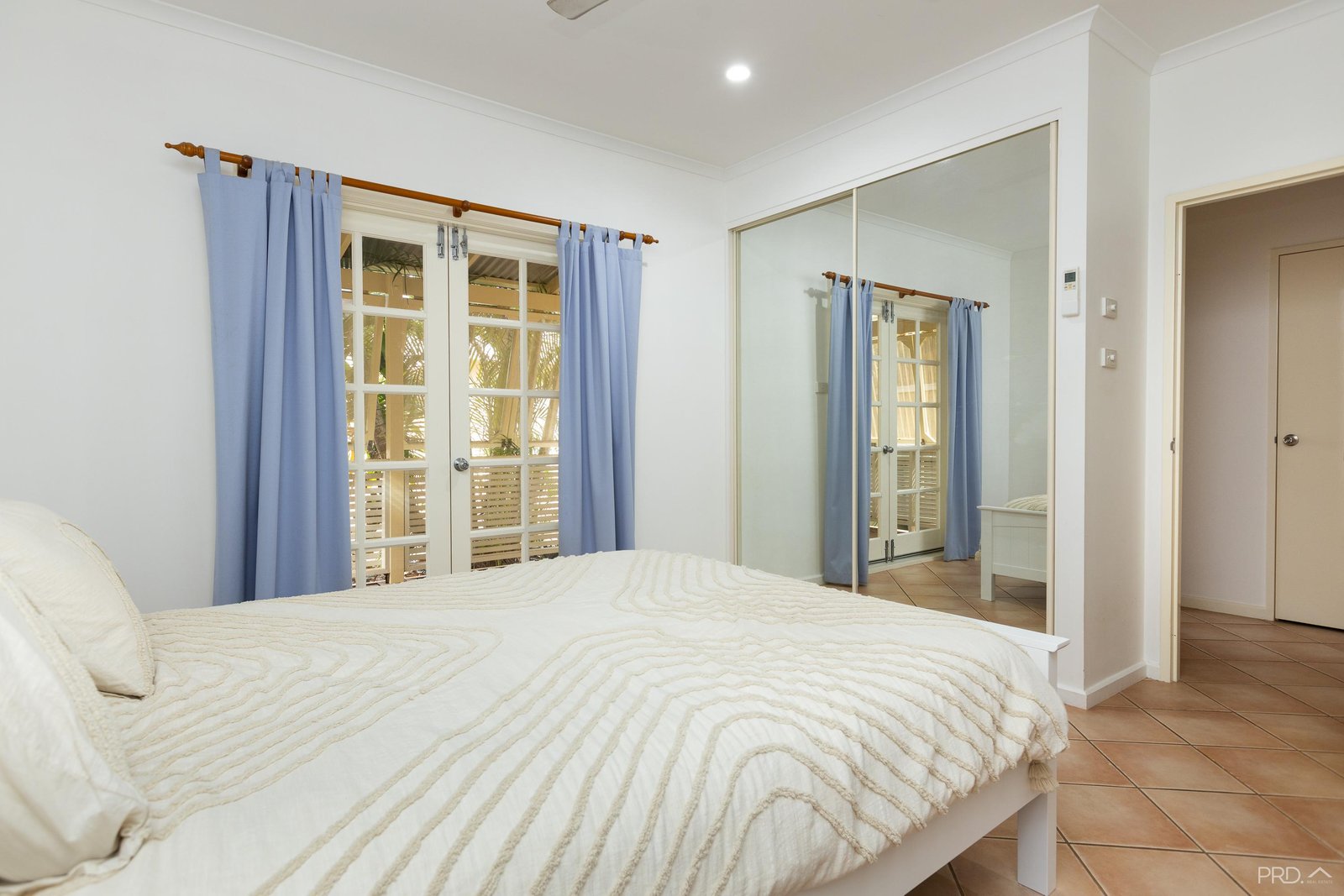 7/11 Challenor Drive CABLE BEACH 15