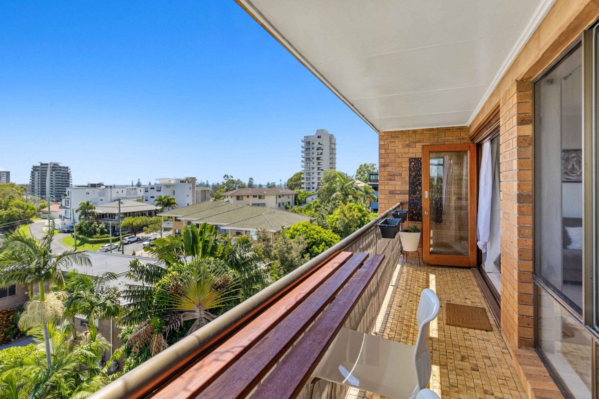 7/11 East Street BURLEIGH HEADS 1