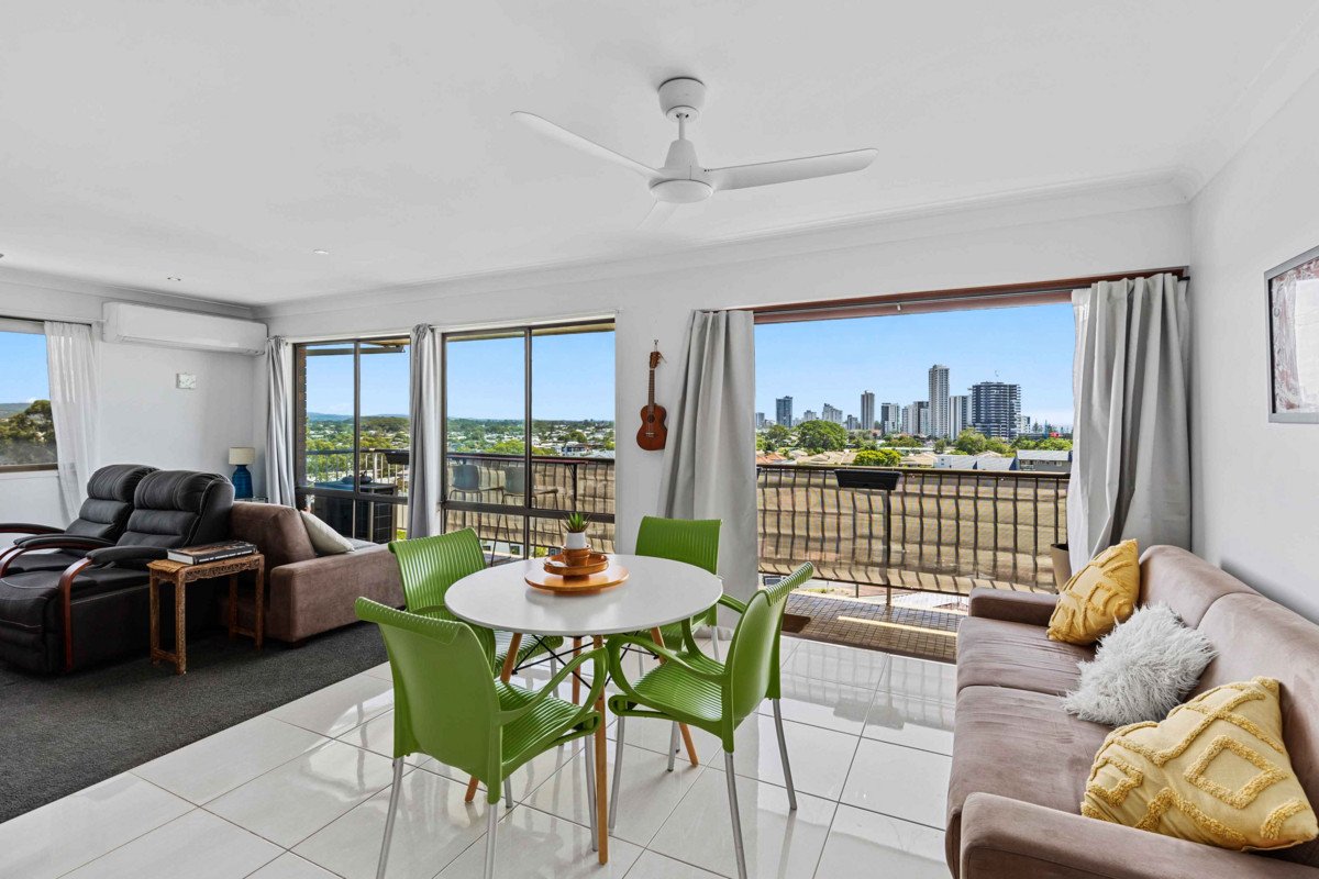 7/11 East Street BURLEIGH HEADS 4