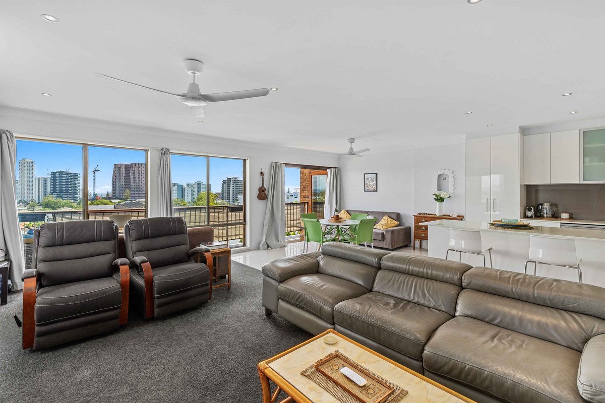 7/11 East Street BURLEIGH HEADS 7