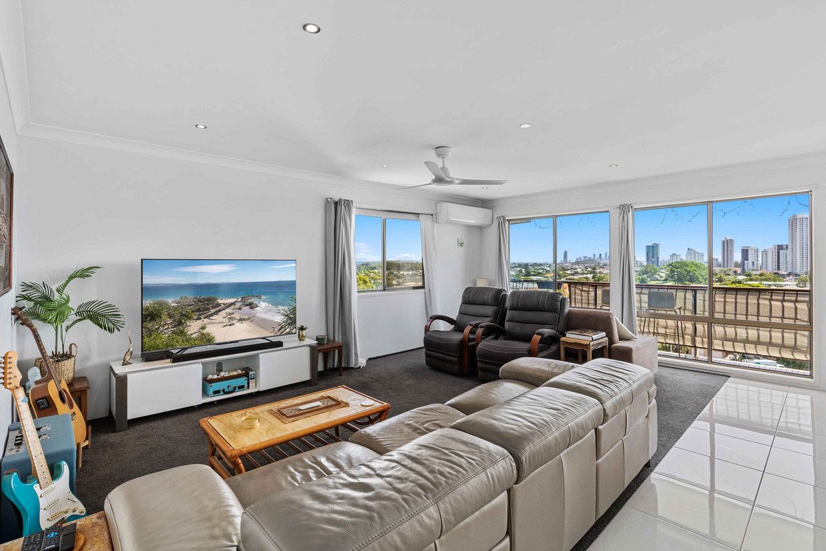 7/11 East Street BURLEIGH HEADS 8