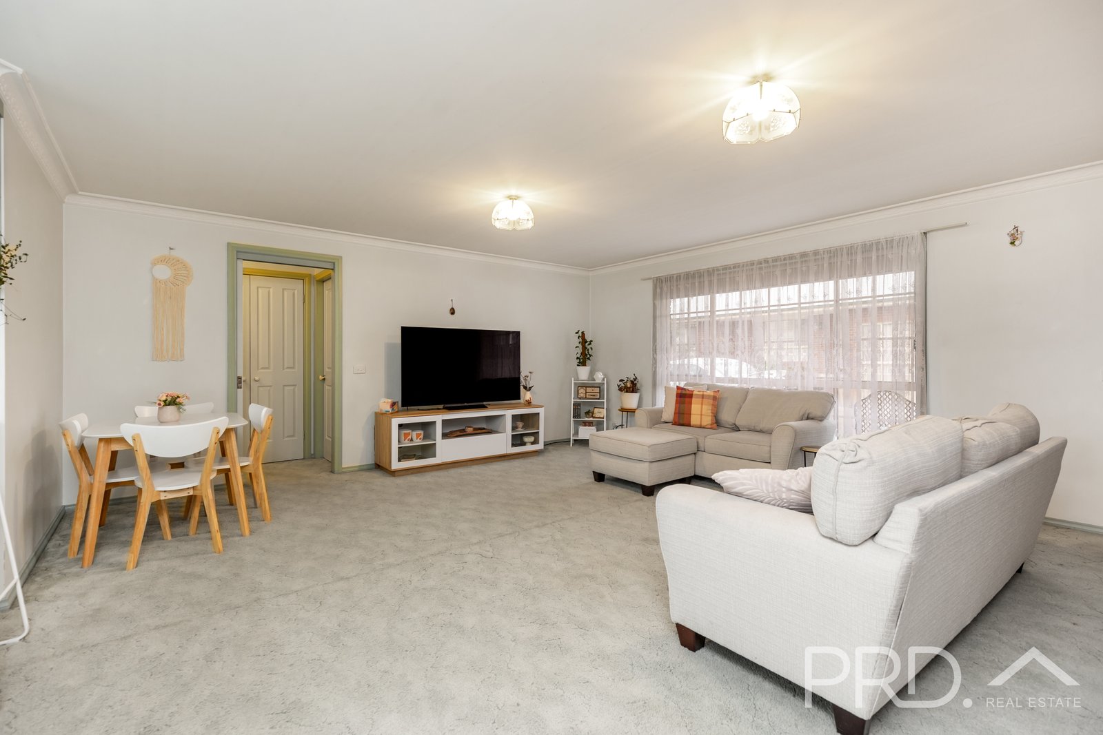 7/11 Fitzroy Street TUMUT 11