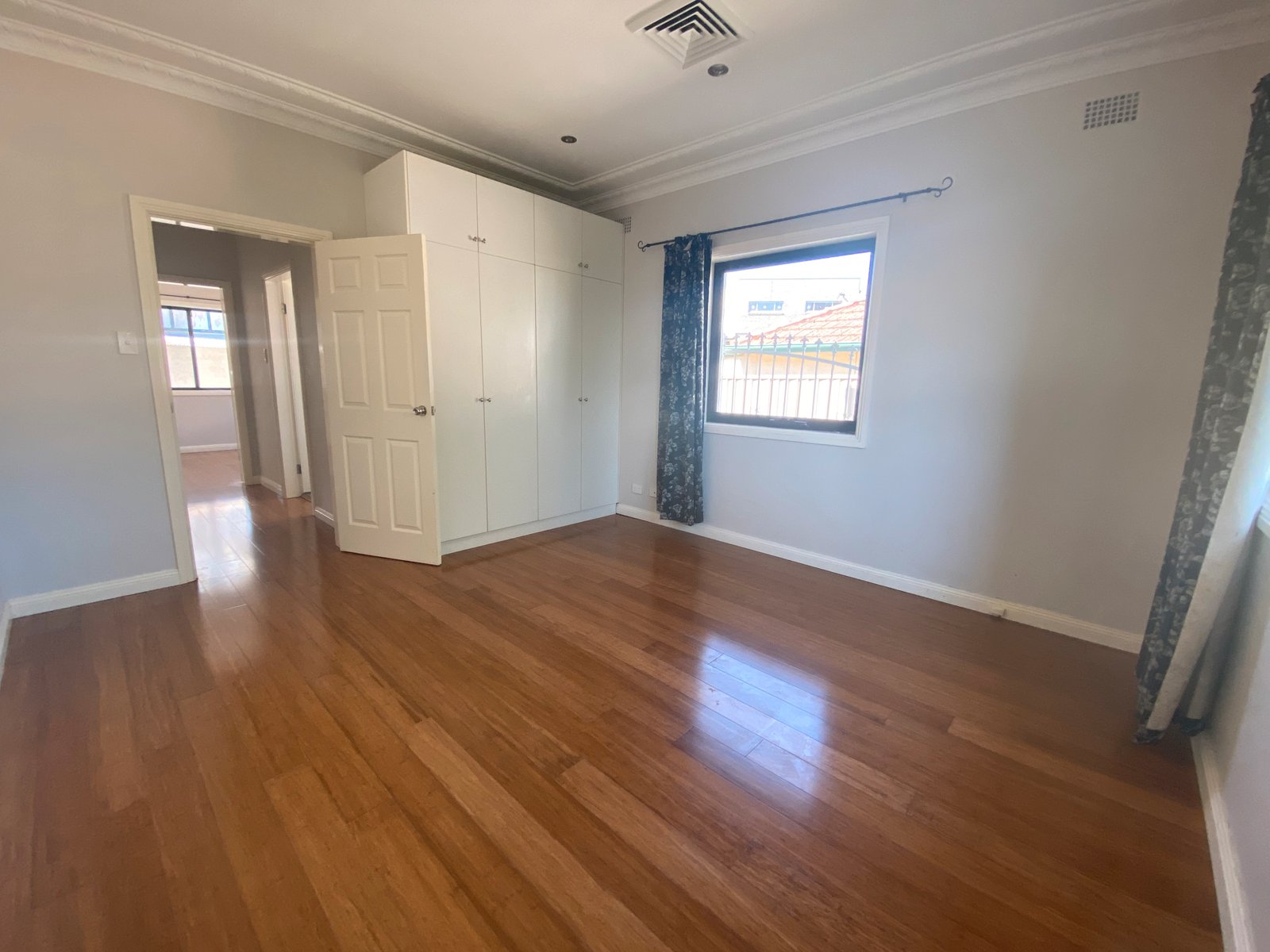 711 Henry Lawson Drive EAST HILLS 4