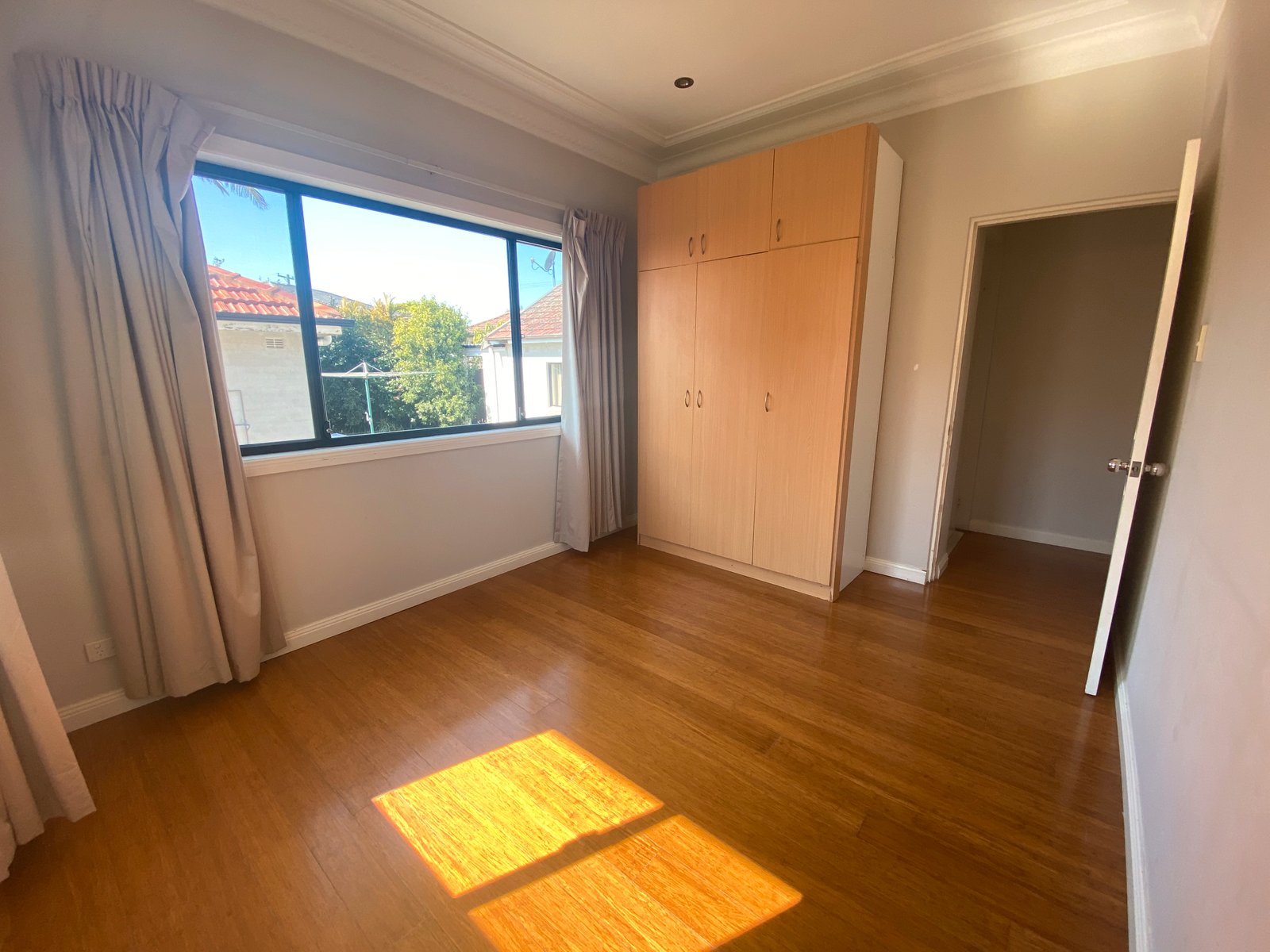 711 Henry Lawson Drive EAST HILLS 5