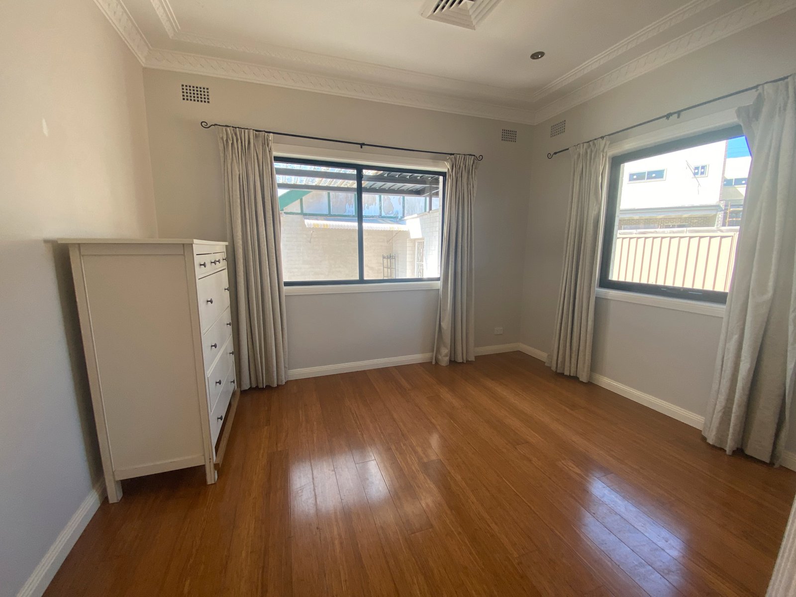 711 Henry Lawson Drive EAST HILLS 7