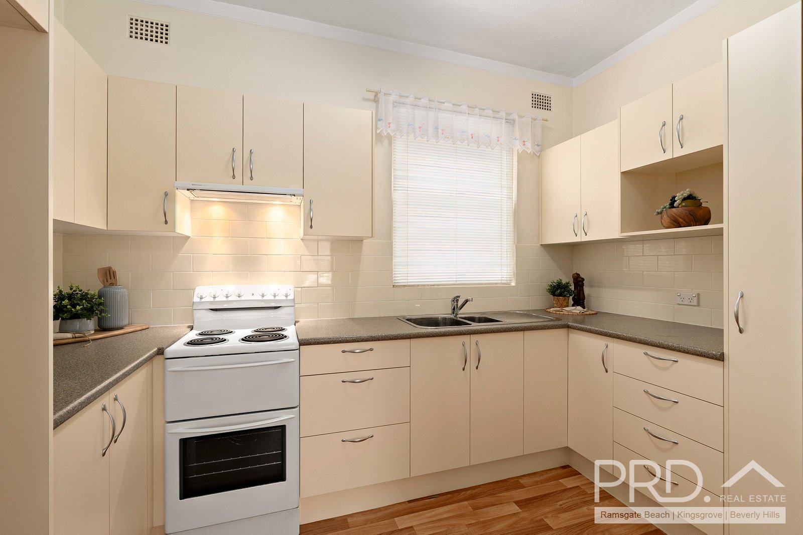 7/110-112 Chuter Avenue RAMSGATE BEACH 3