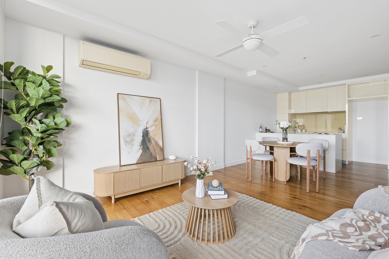 Gallery: 711/101 Bay Street