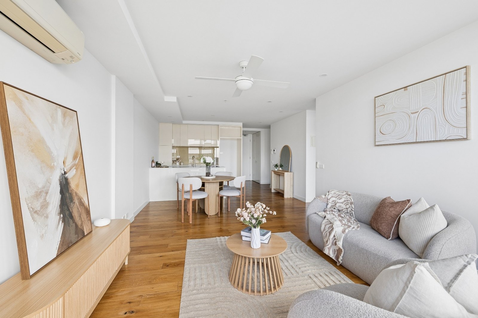 Gallery: 711/101 Bay Street