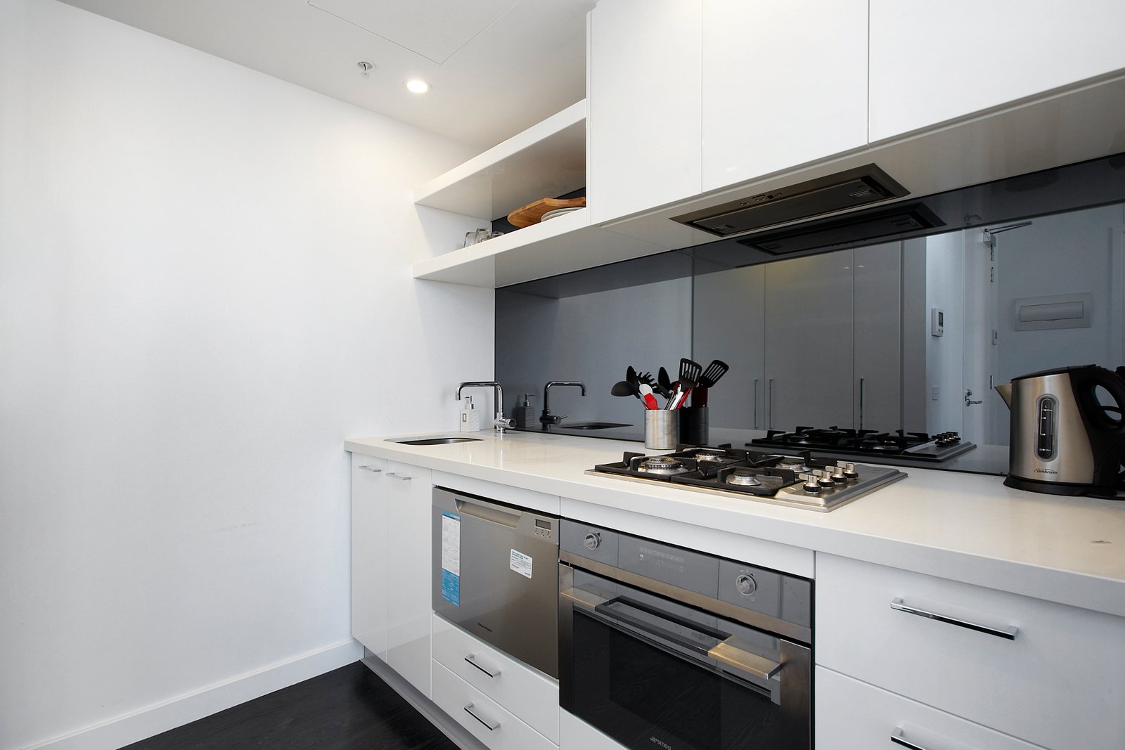 Gallery: 711/338 Kings Way