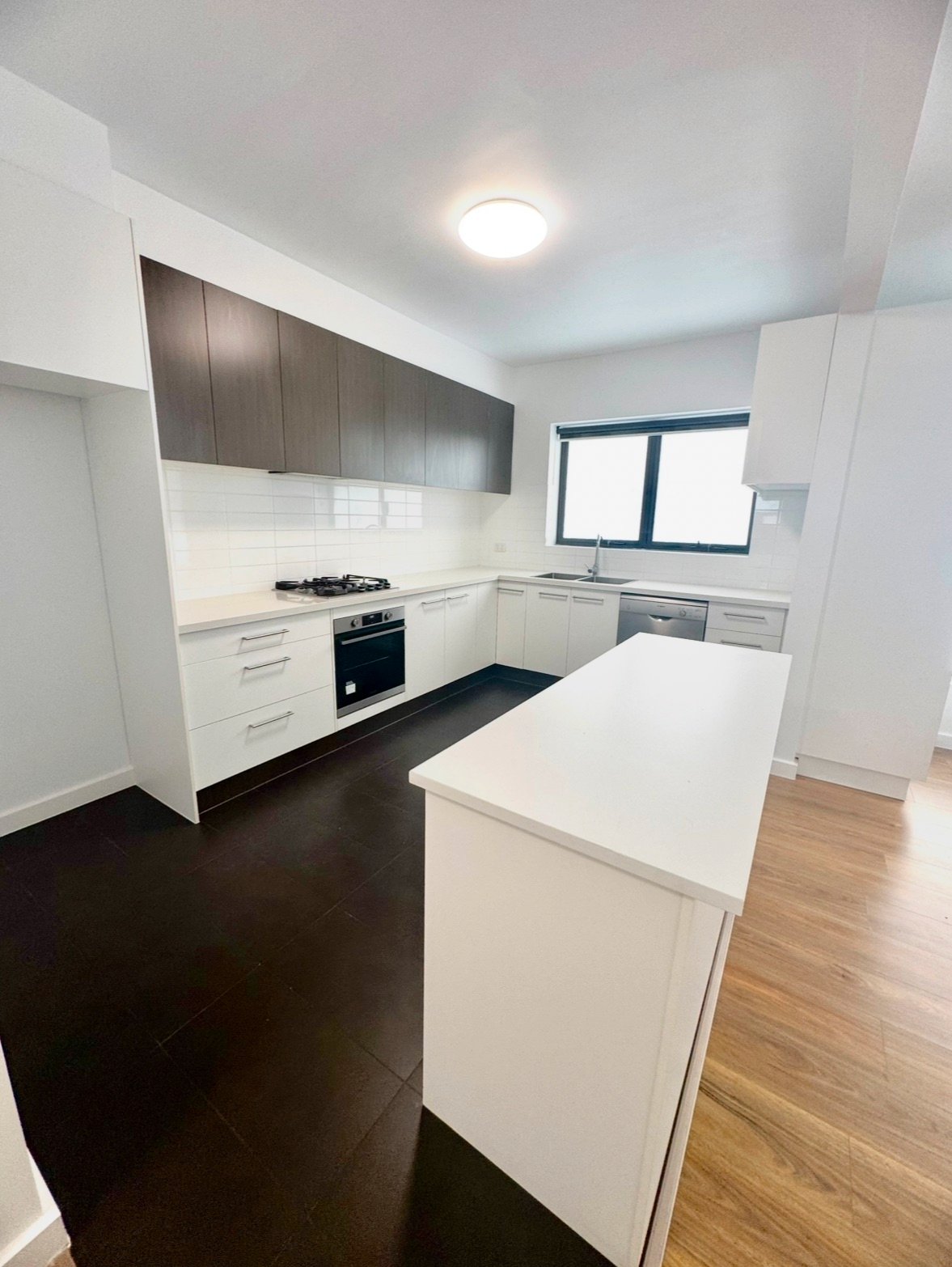 Gallery: 7/117 Devonshire Road