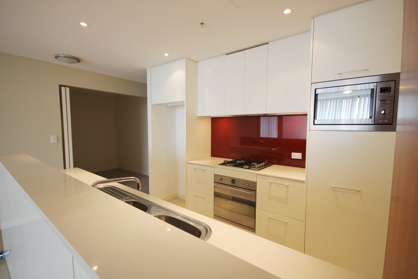 711/8-10 Brodie Spark Drive WOLLI CREEK 3