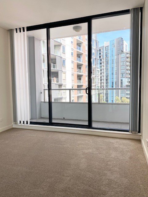 711/8-10 Brodie Spark Drive WOLLI CREEK 4