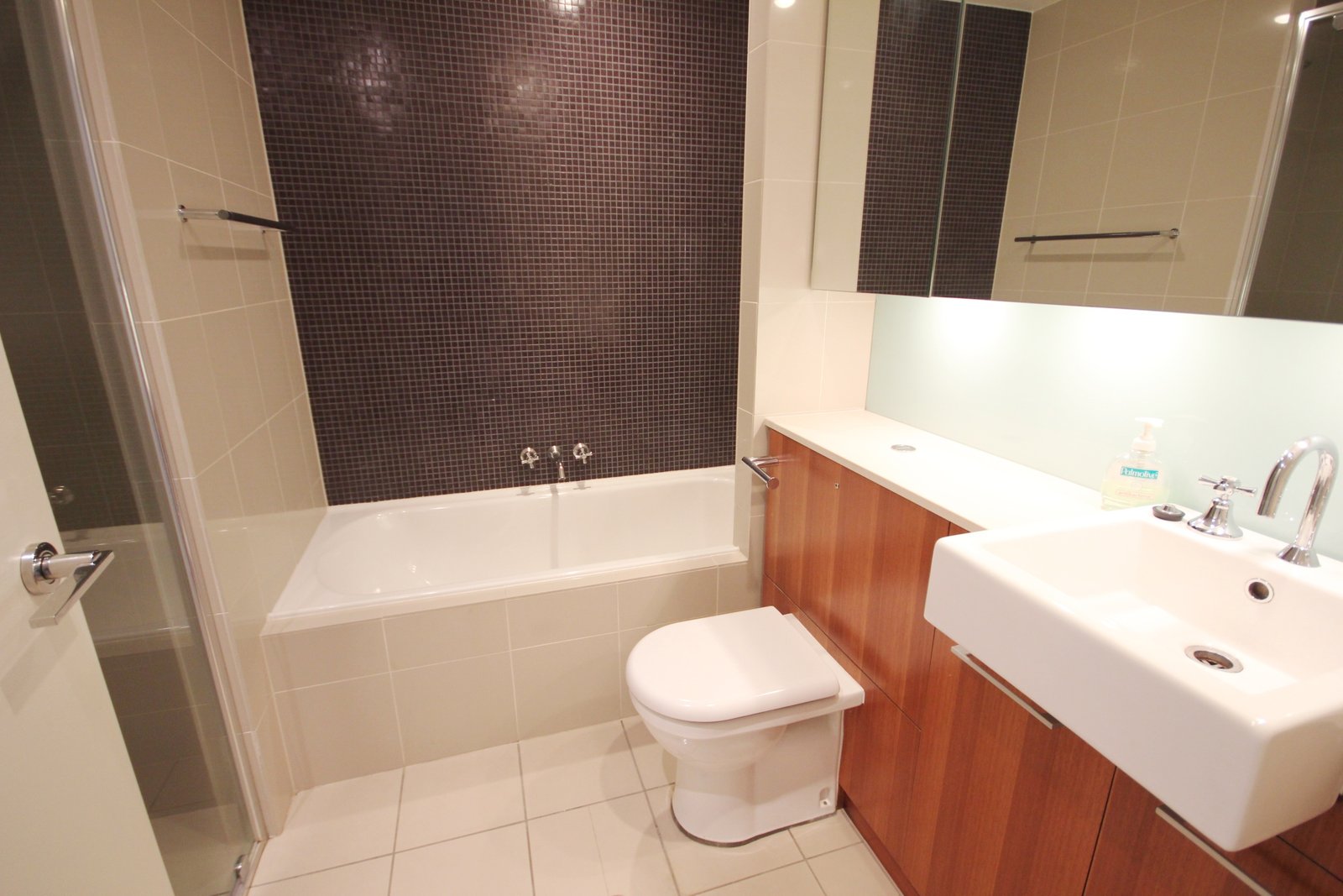 711/8-10 Brodie Spark Drive WOLLI CREEK 6