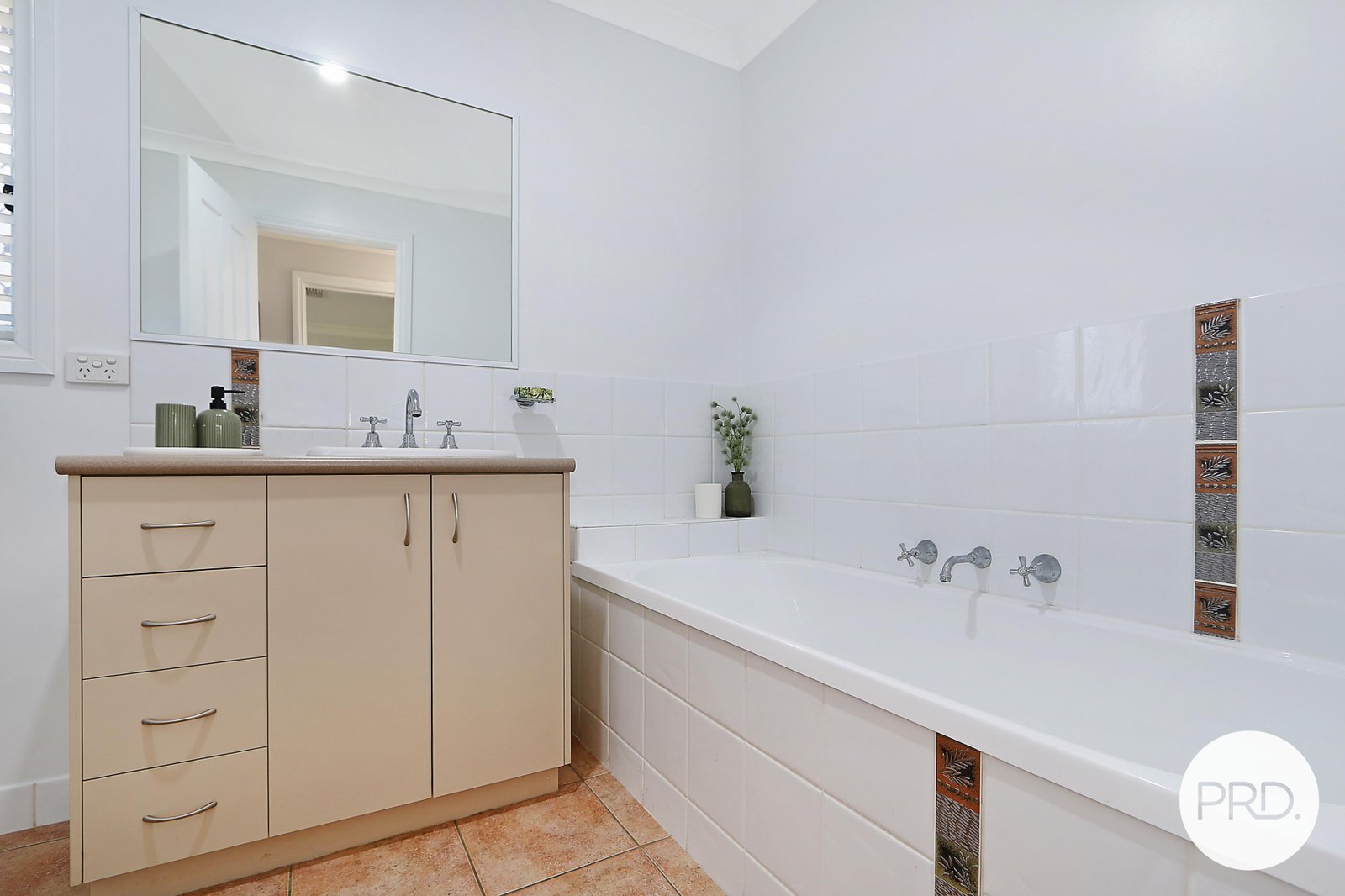 711A Centaur Road HAMILTON VALLEY 16
