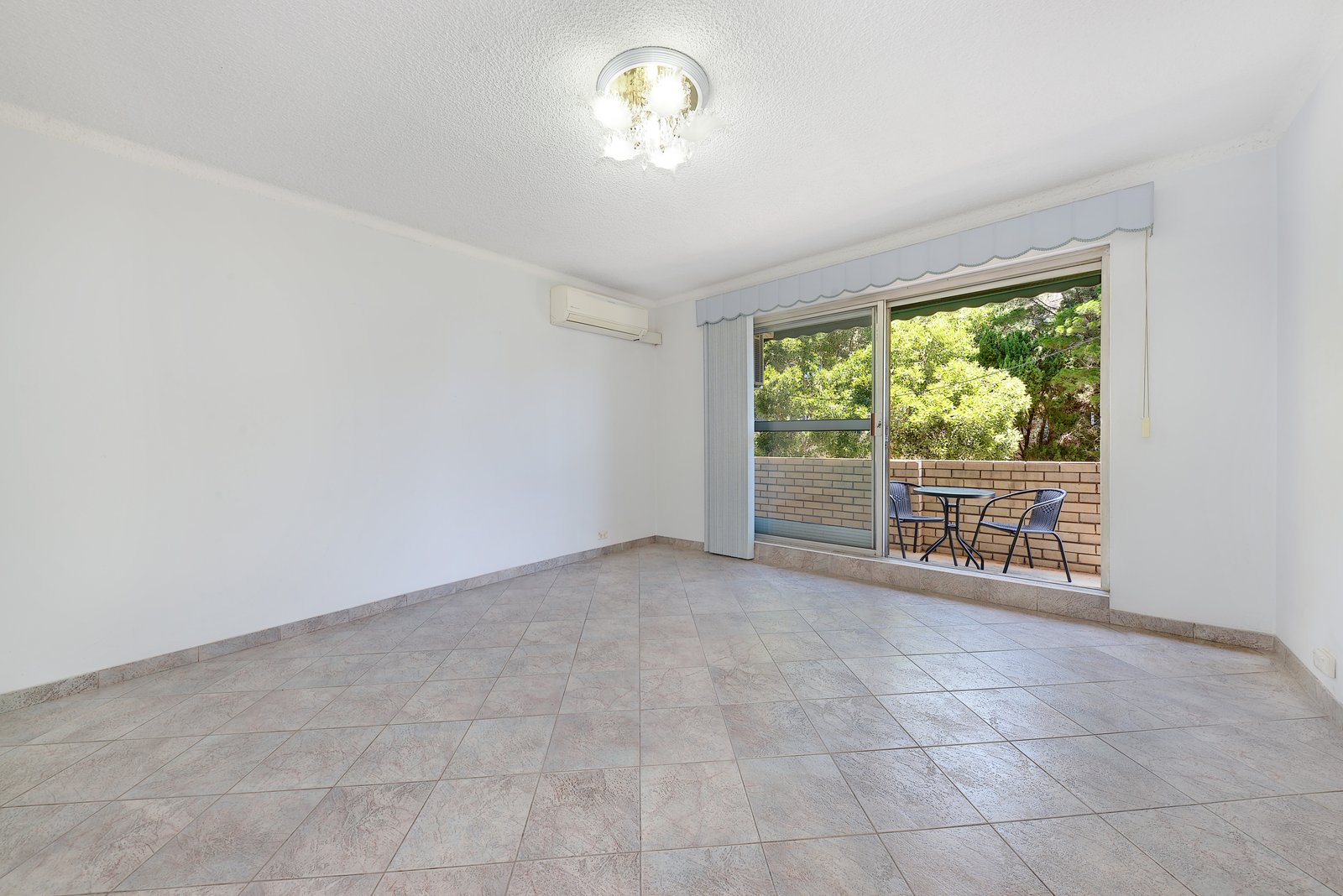 7/12 Grace Campbell Crescent HILLSDALE 6