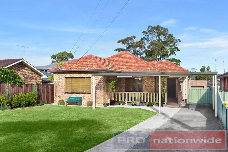 712 Henry Lawson Drive EAST HILLS 1