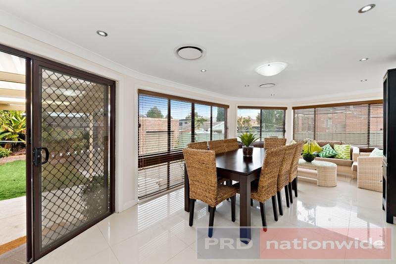 712 Henry Lawson Drive EAST HILLS 3