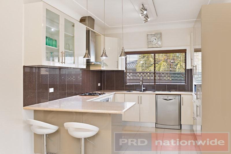 712 Henry Lawson Drive EAST HILLS 4