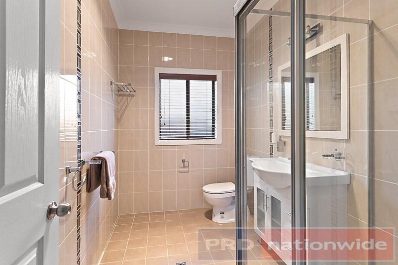 712 Henry Lawson Drive EAST HILLS 6