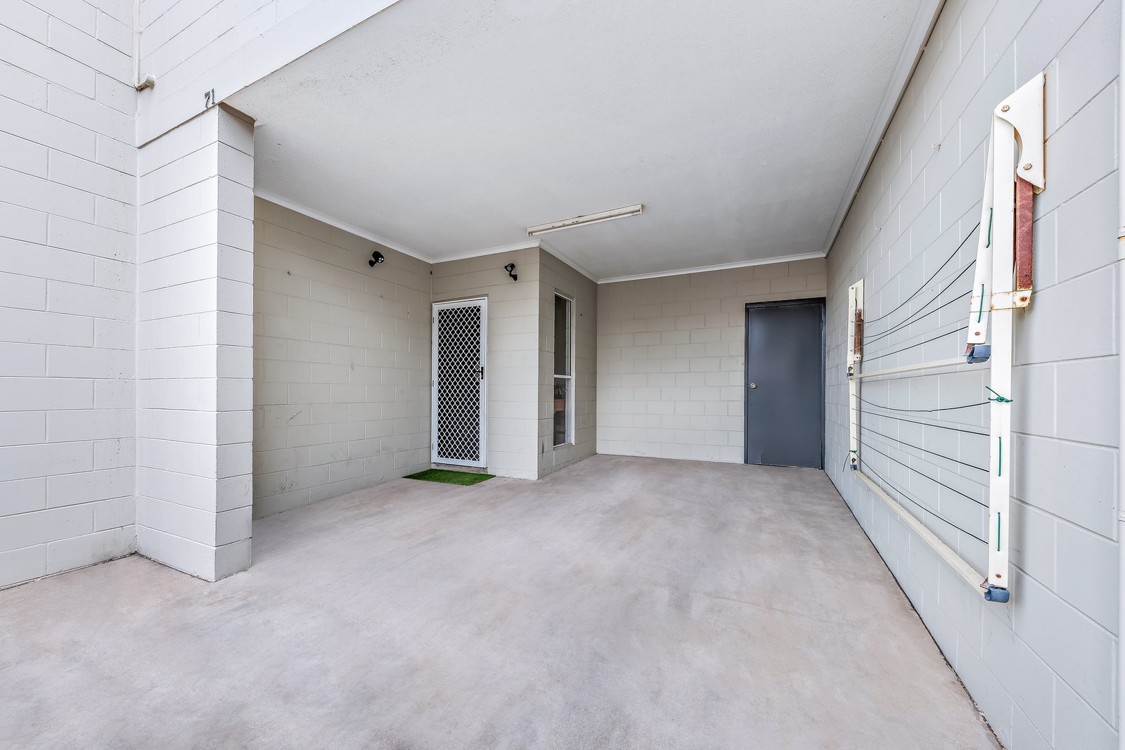 71/3 Eshelby Drive CANNONVALE 14
