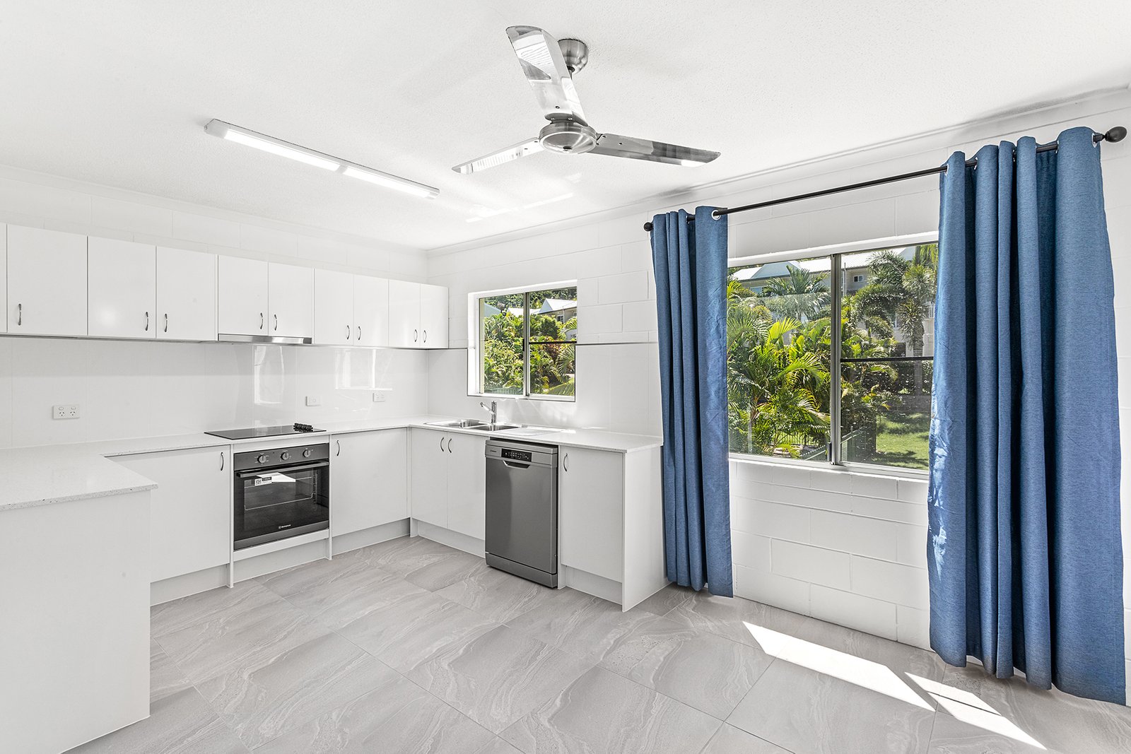 71/3 Eshelby Drive CANNONVALE 2
