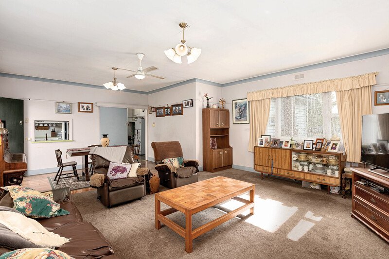 Gallery: 713 Ripon Street South