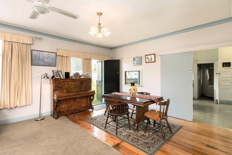 Gallery: 713 Ripon Street South