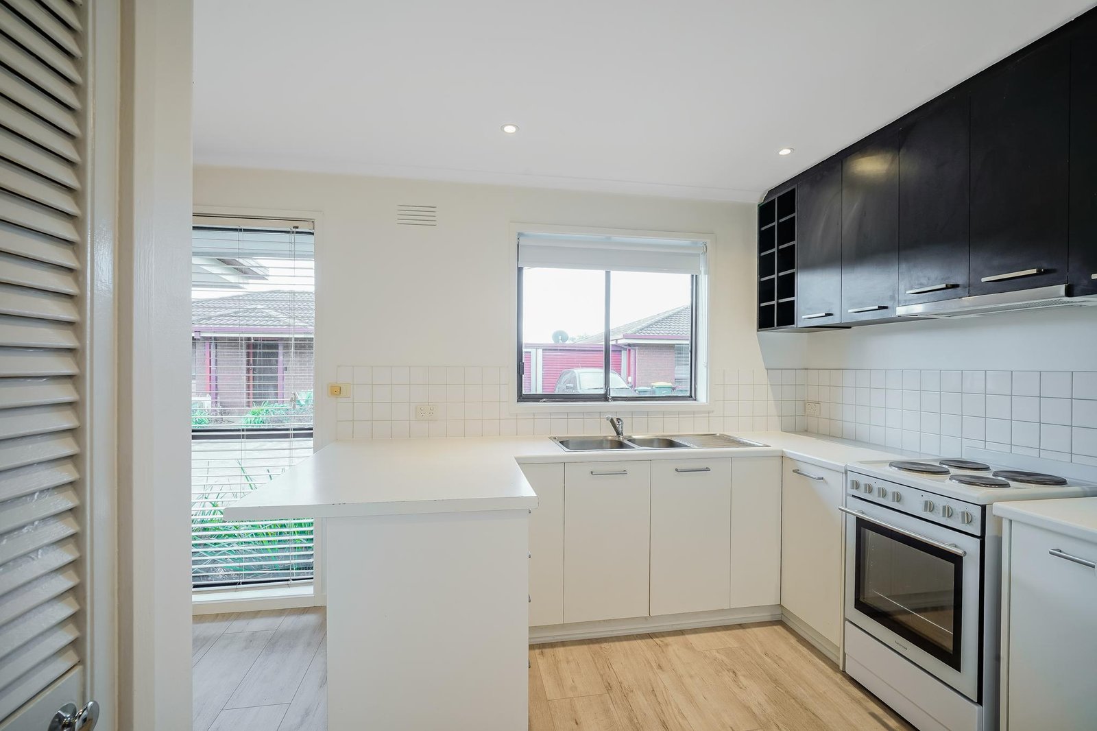Gallery: 7/133 Helms Street