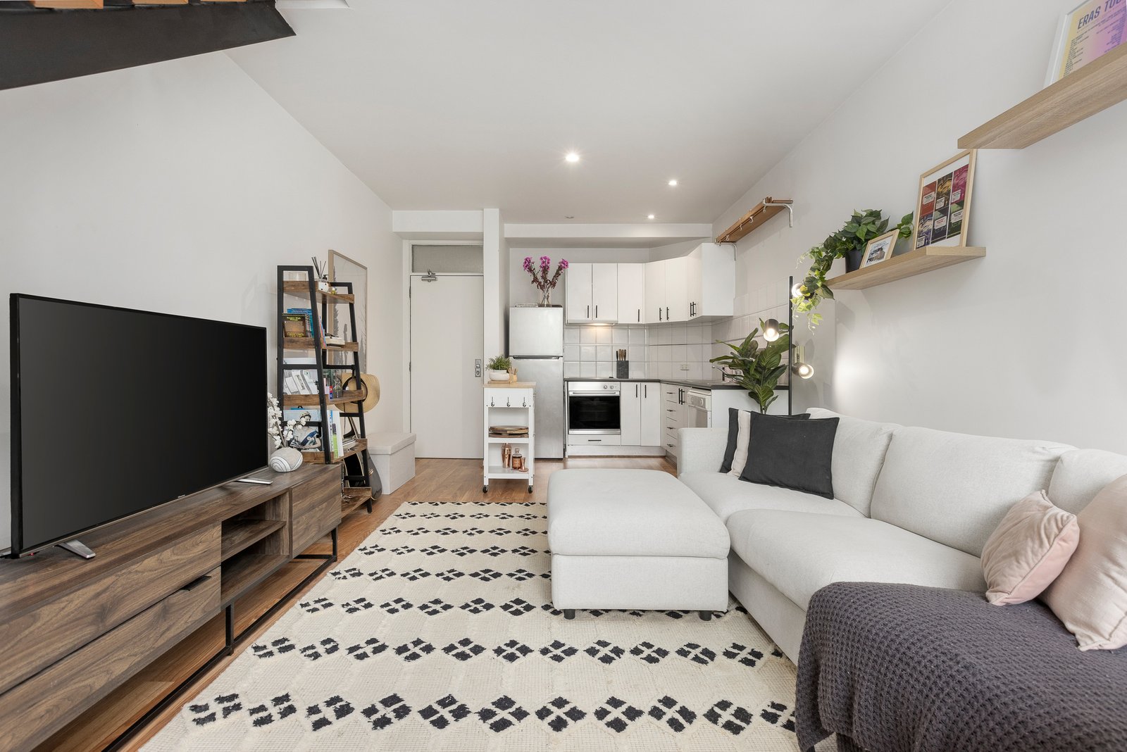 Gallery: 7/145-147 Ormond Road