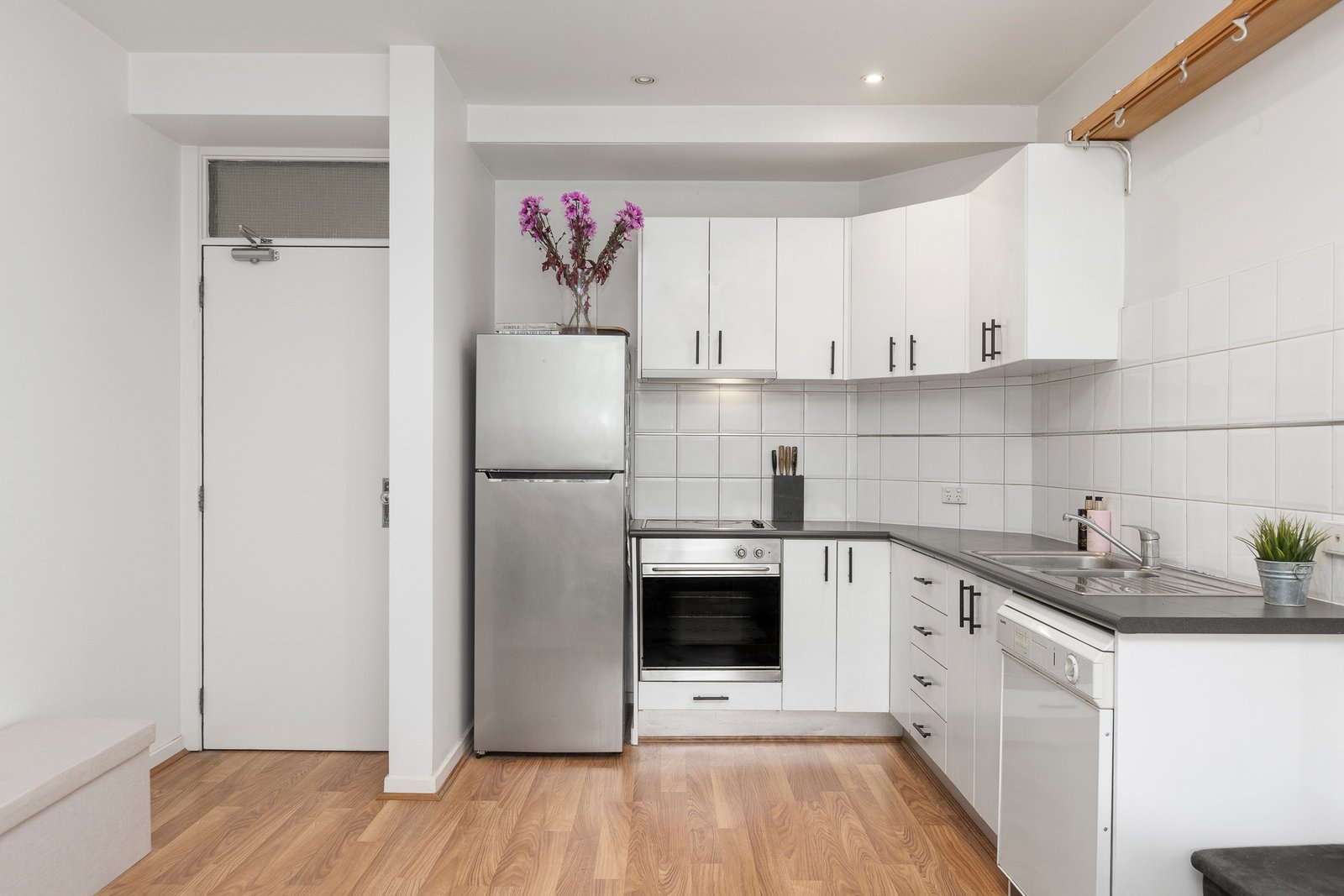 Gallery: 7/145-147 Ormond Road