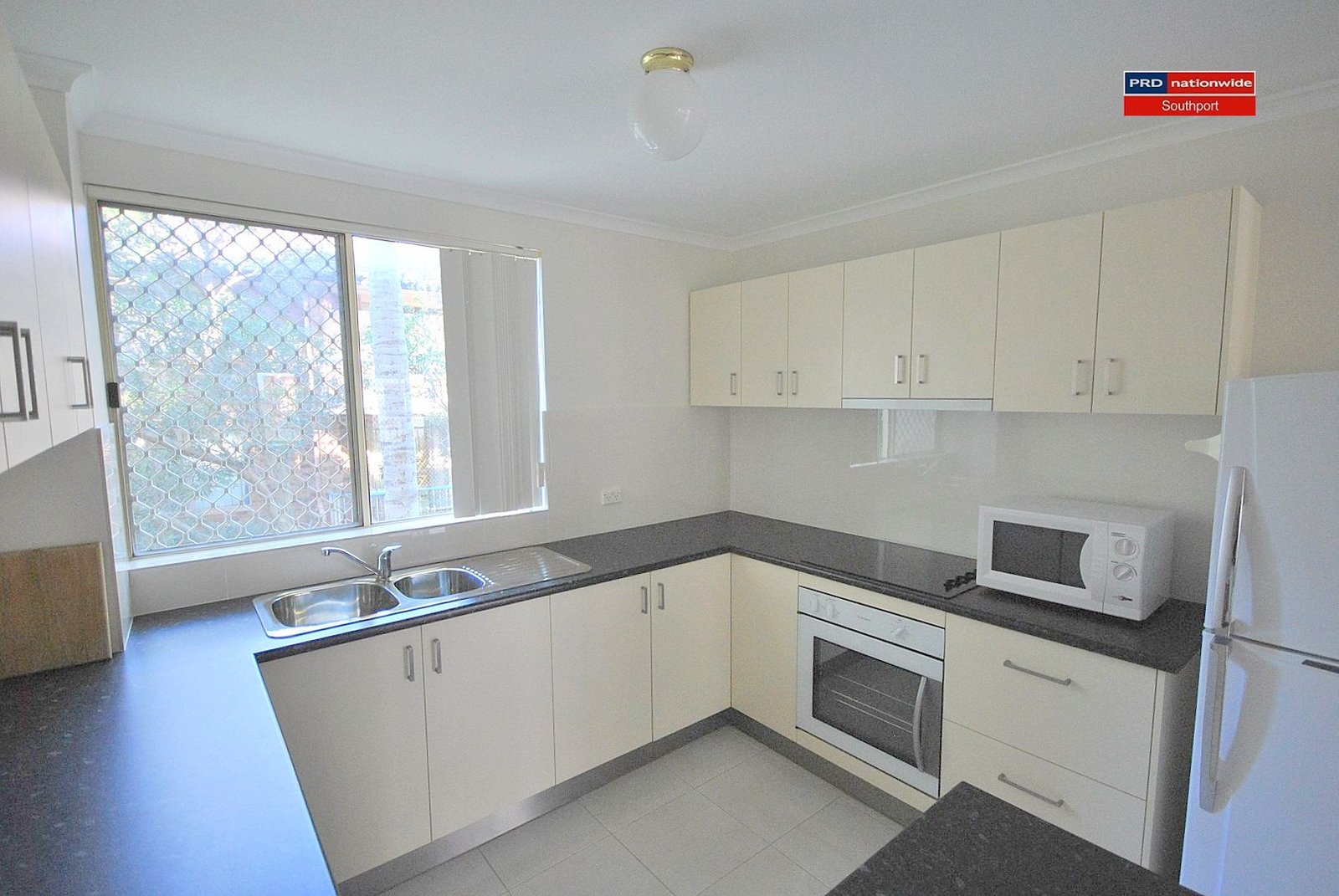 7/146 Marine Parade SOUTHPORT 2