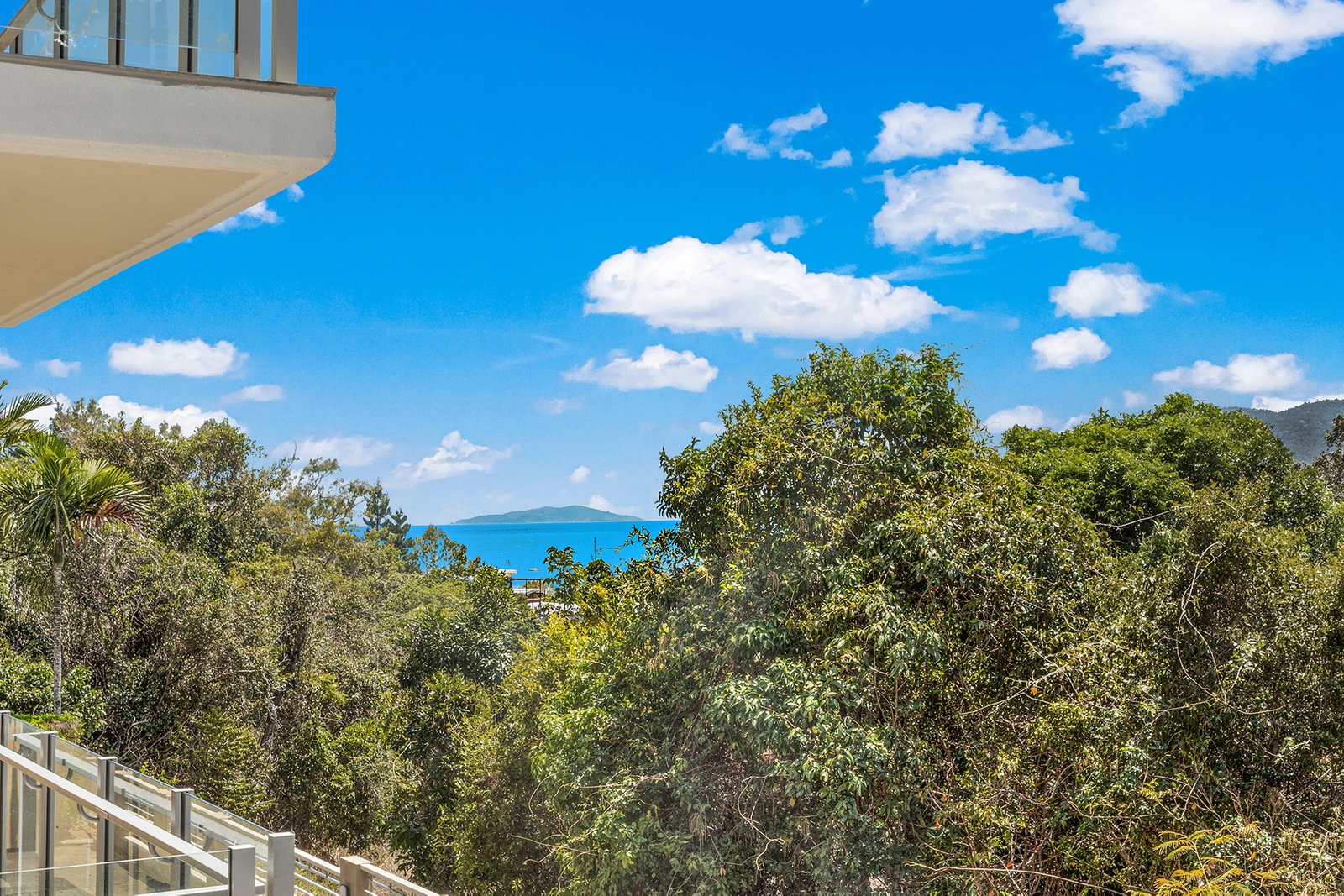 7/15 Flame Tree Court AIRLIE BEACH 4