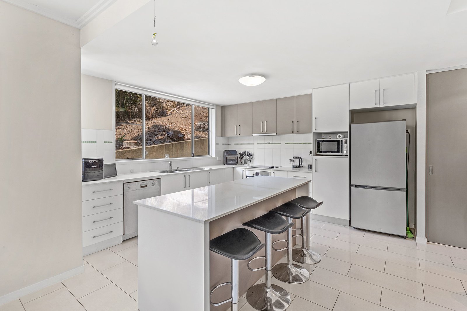 7/15 Flame Tree Court AIRLIE BEACH 5