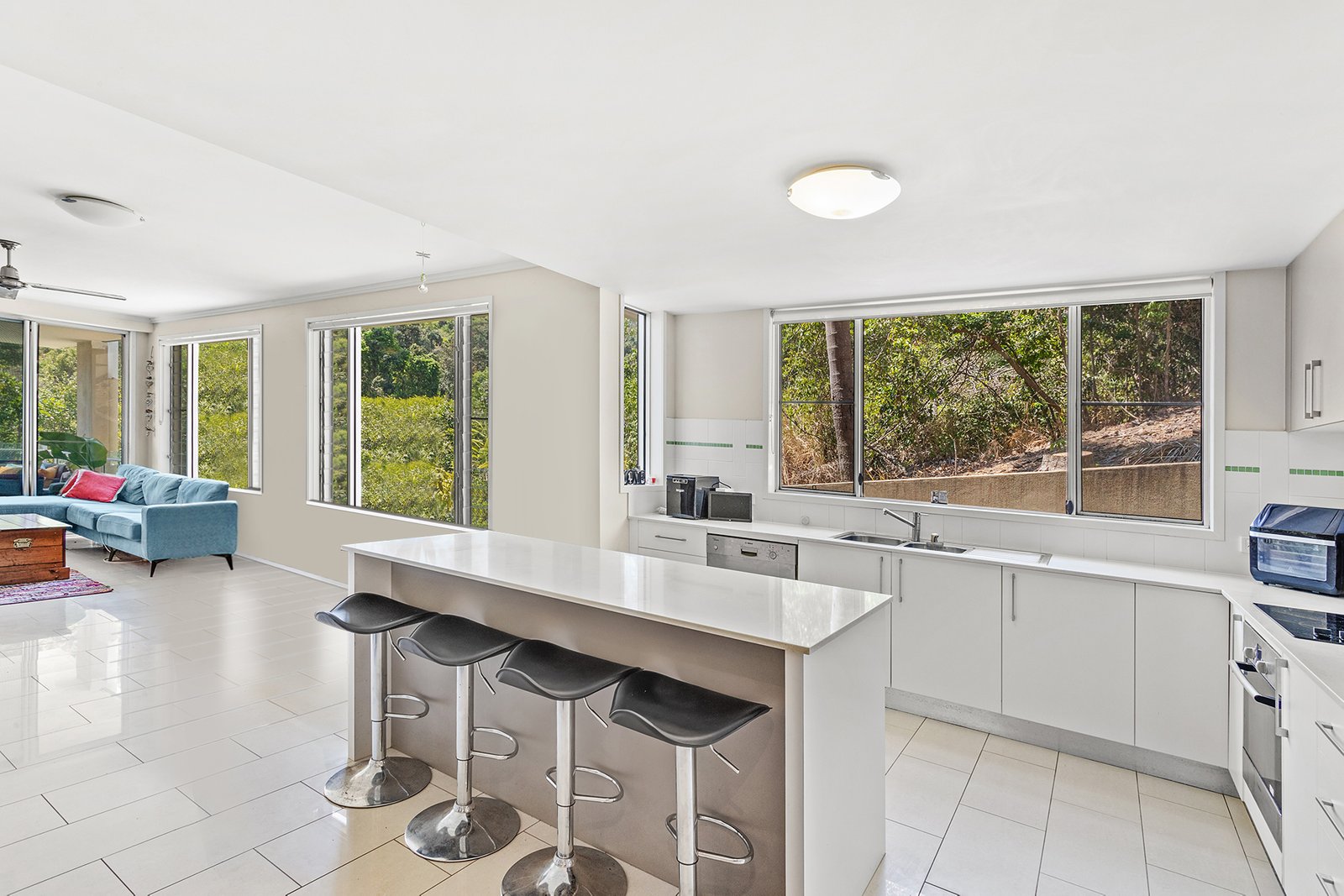 7/15 Flame Tree Court AIRLIE BEACH 6