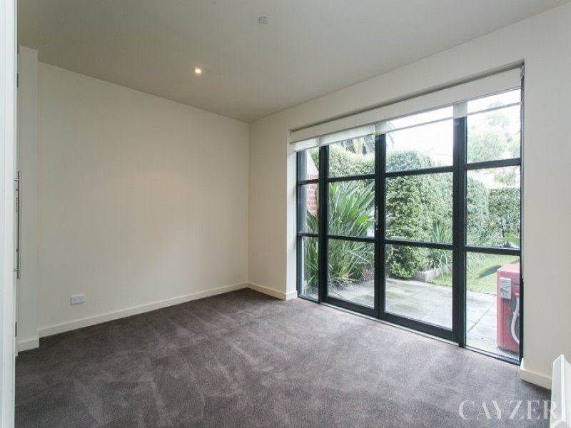 Gallery: 7/156 Bay Street