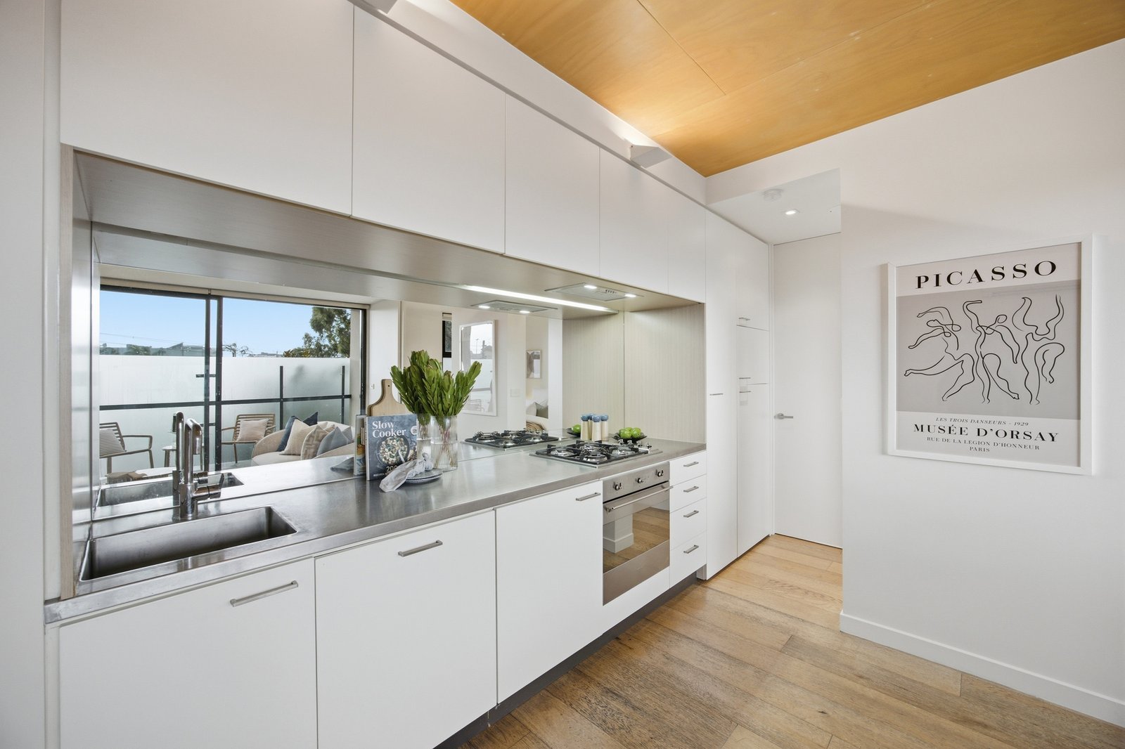 Gallery: 7/159 Peel Street