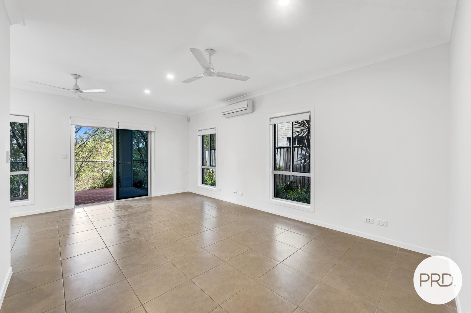 7/16-18 Geoff Wolter Drive West  MOLENDINAR 3