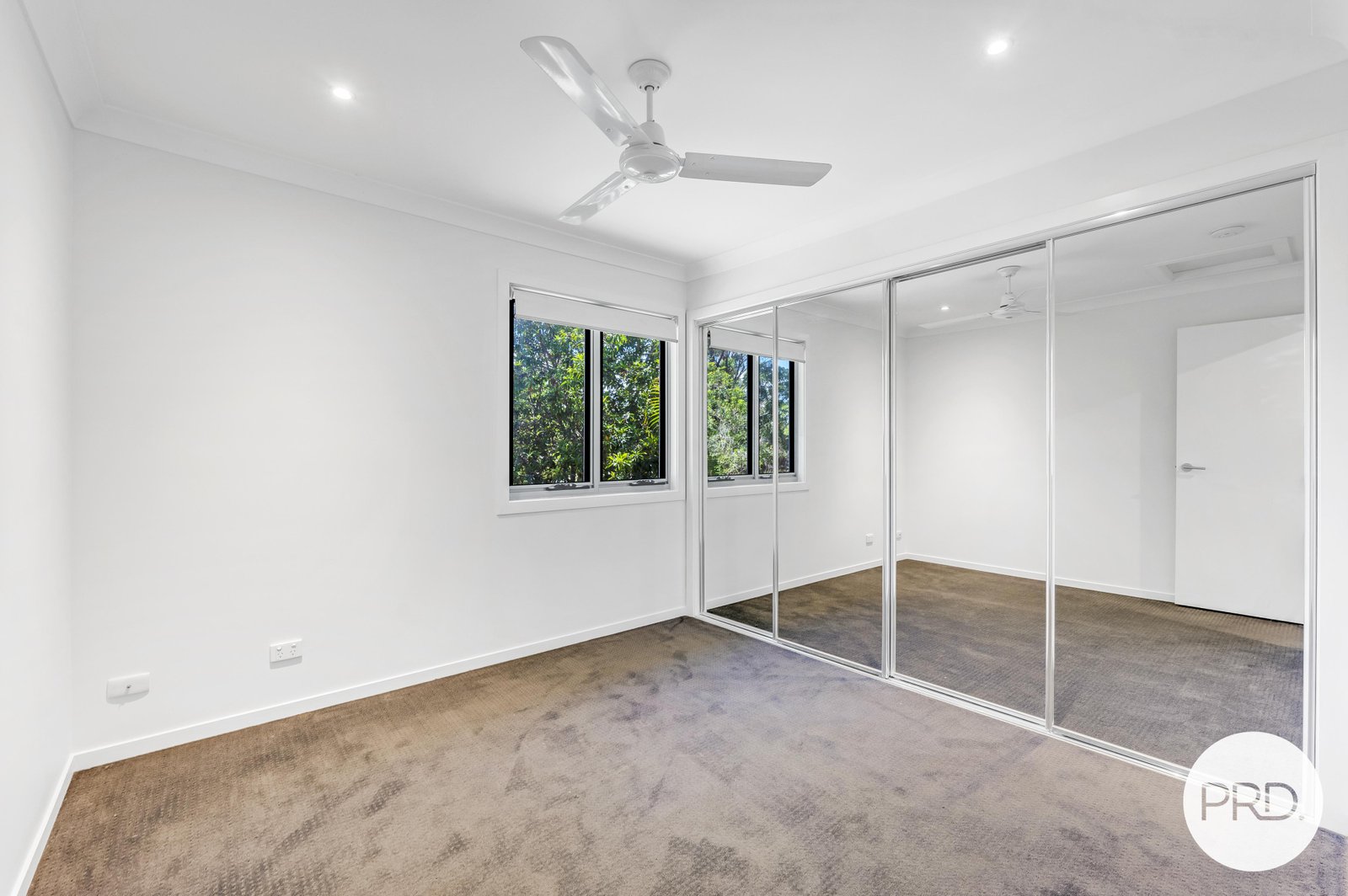 7/16-18 Geoff Wolter Drive West  MOLENDINAR 9