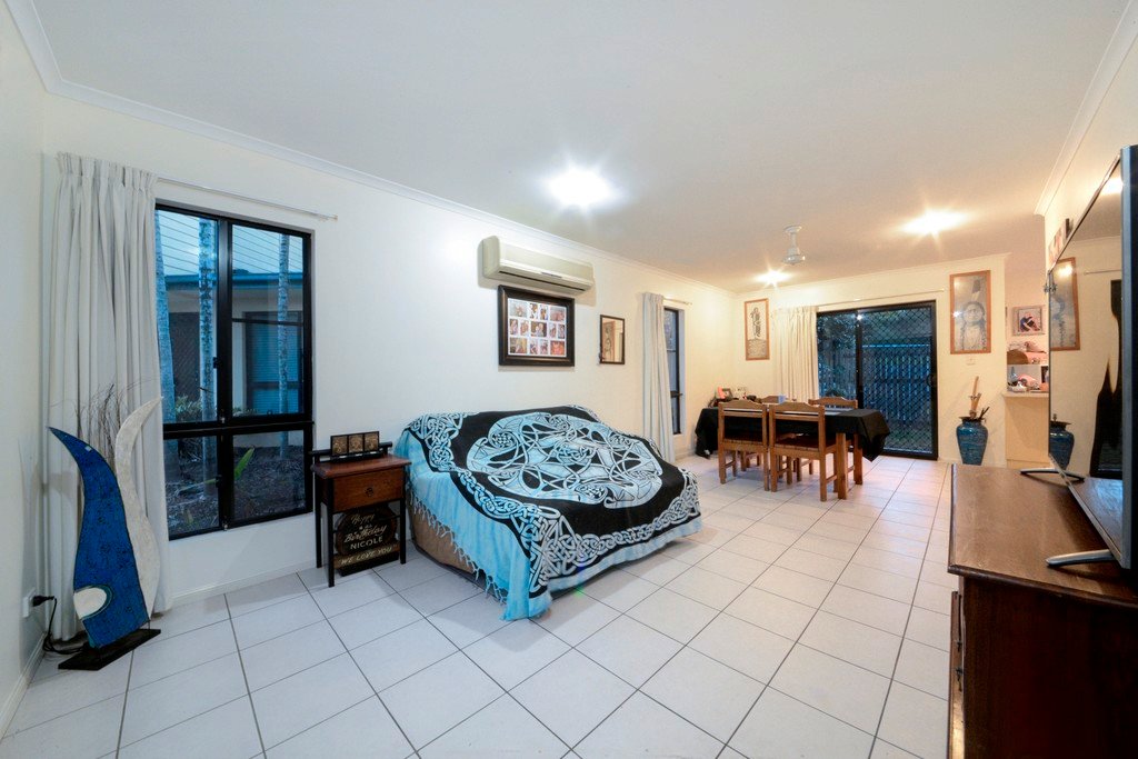 7/16 Beach Road CANNONVALE 3