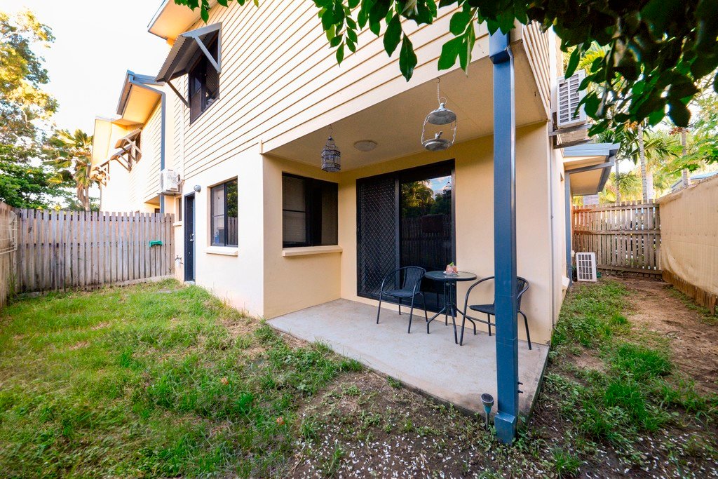 7/16 Beach Road CANNONVALE 4