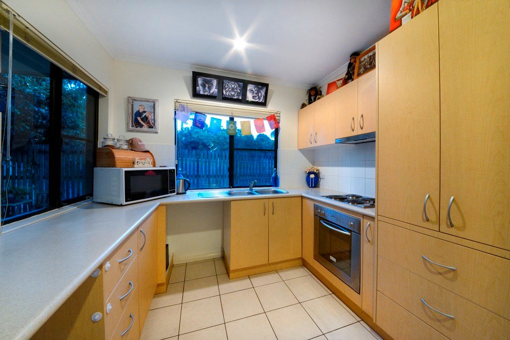 7/16 Beach Road CANNONVALE 7