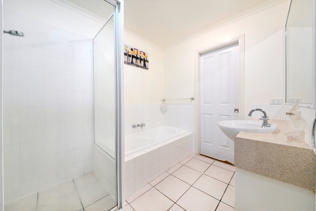 7/16 Beach Road CANNONVALE 12