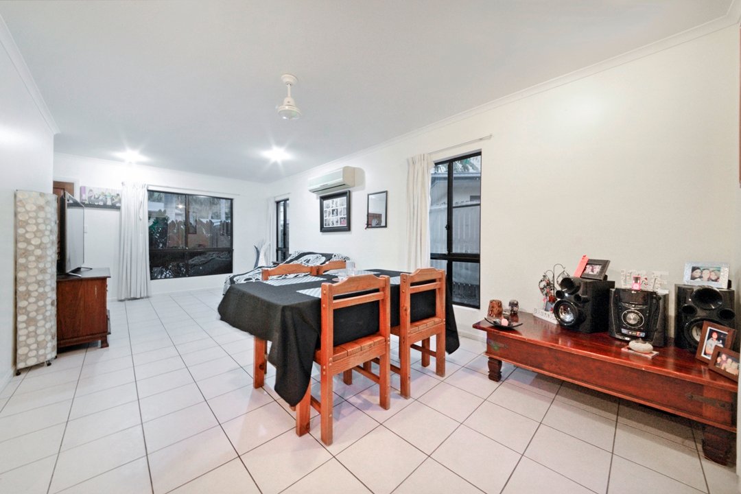 7/16 Beach Road CANNONVALE 16