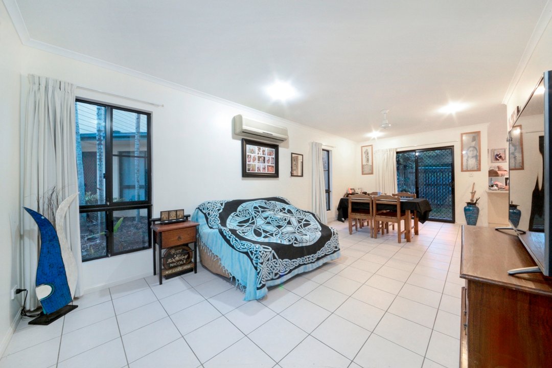 7/16 Beach Road CANNONVALE 17