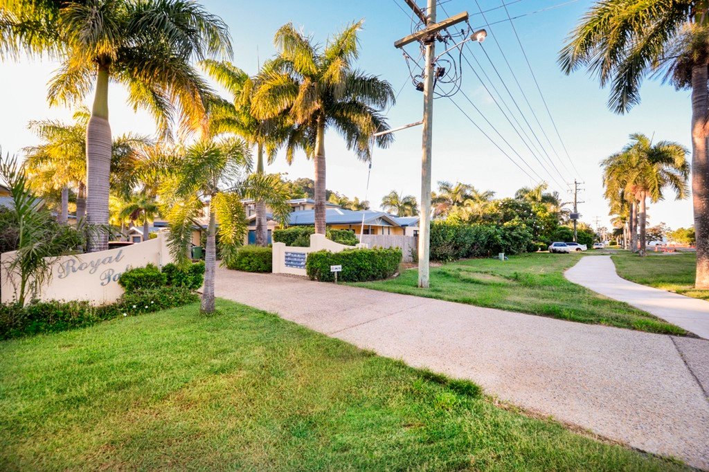 7/16 Beach Road CANNONVALE 21