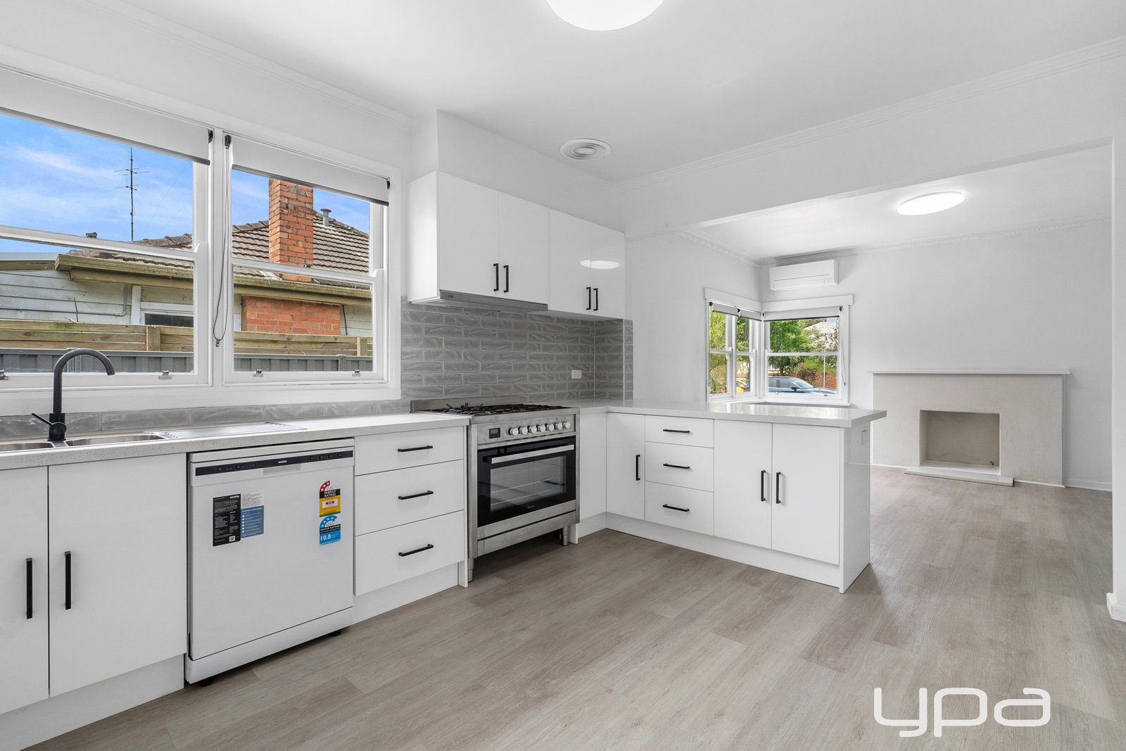 Gallery: 716 Humffray Street South